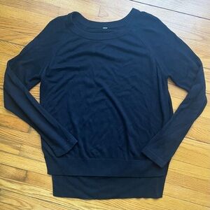 LULULEMON Black Lightweight Side Slit Hight-Low Sweater fits like Size 8-10